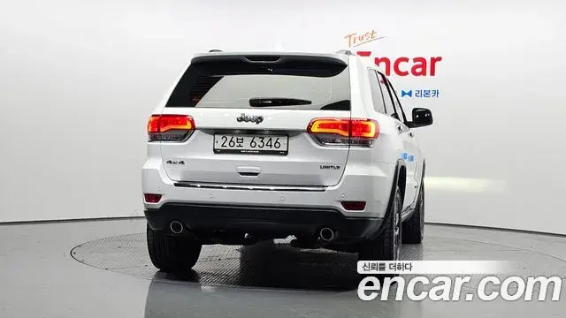 Jeep Grand Cherokee 2018 — Photo 16/30