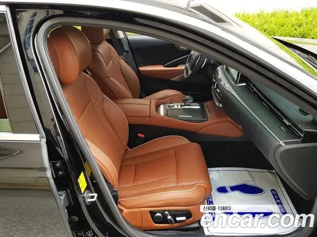 Kia The K9 2018 — Photo 14/20