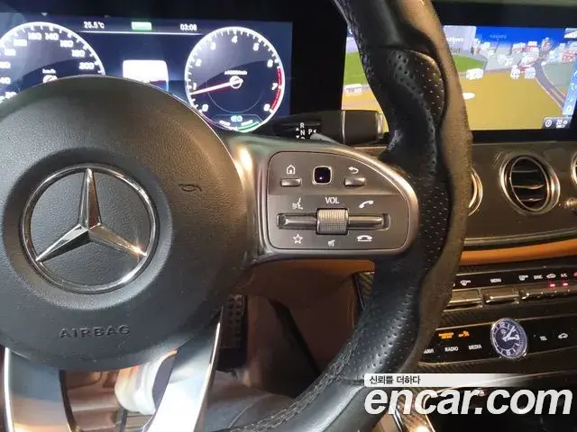 Mercedes-Benz E-Class 2019 — Photo 9/20