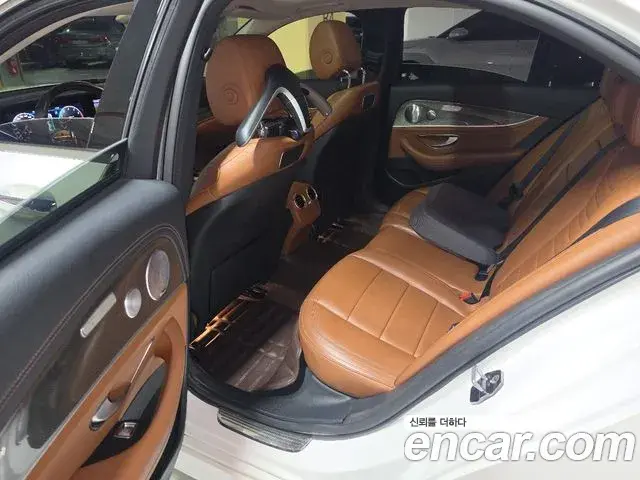 Mercedes-Benz E-Class 2019 — Photo 20/20