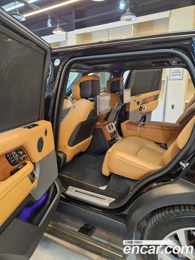 Land Rover Range Rover 2020 — ფოტო 2/14