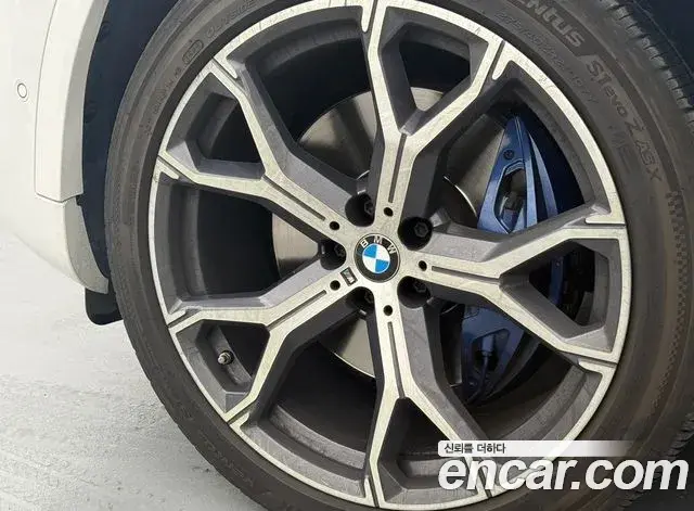 BMW X6 2021 — Photo 8/9