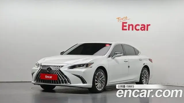 Lexus ES300h 2025 — Photo 1/20