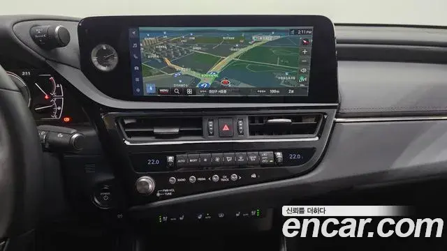 Lexus ES300h 2025 — Photo 13/20