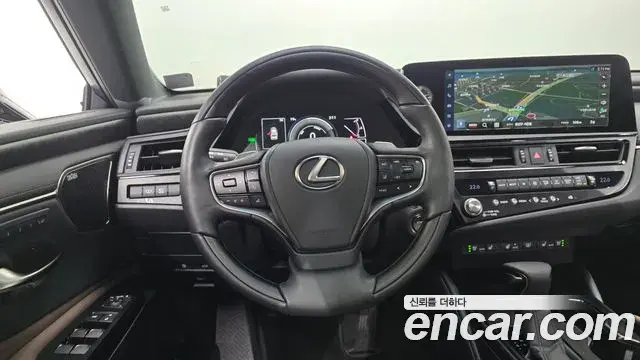 Lexus ES300h 2025 — Photo 15/20