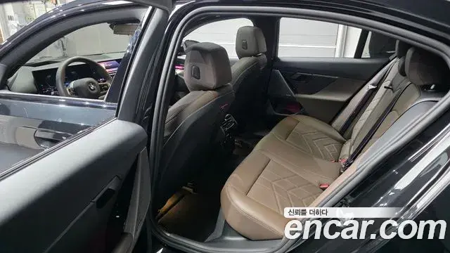 BMW 5 Series 2025 — Photo 11/20
