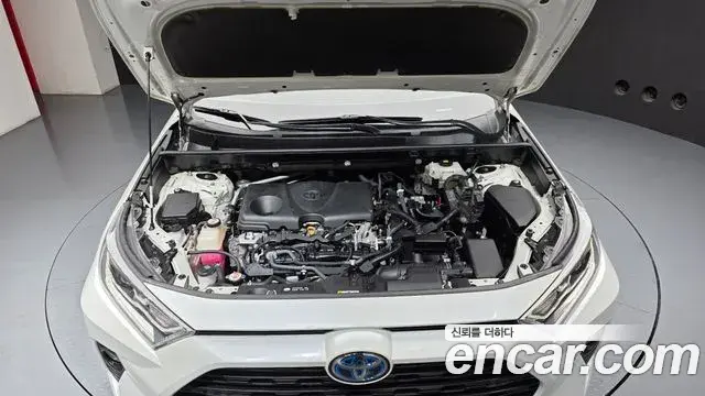 Toyota RAV4 2019 — Photo 6/20