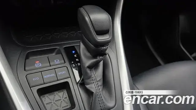 Toyota RAV4 2019 — Photo 9/20
