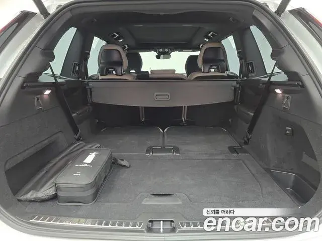 Volvo XC90 2025 — Photo 19/20