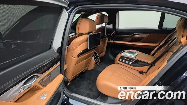 BMW 7 Series 2019 — Photo 12/20