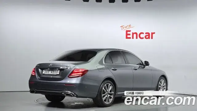 Mercedes-Benz E-Class 2019 — ფოტო 12/20