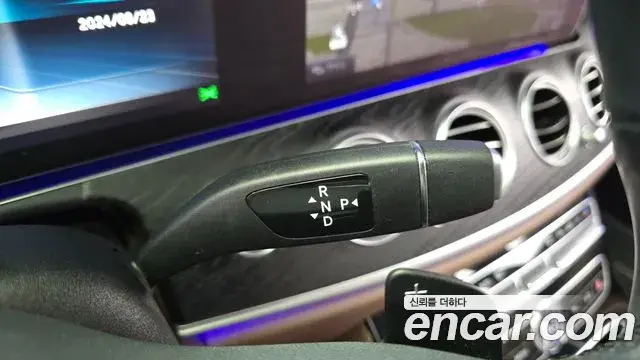 Mercedes-Benz E-Class 2019 — ფოტო 18/20