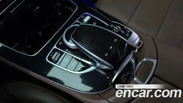 Mercedes-Benz E-Class 2019 — ფოტო 2/20