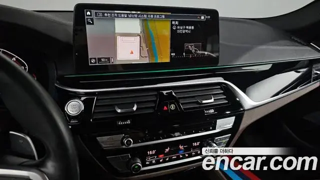 BMW 5 Series 2021 — Photo 16/20