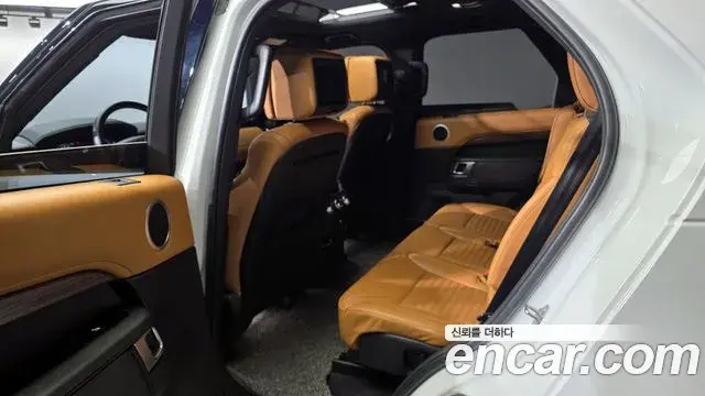 Land Rover Discovery 5 2019 — Photo 19/20