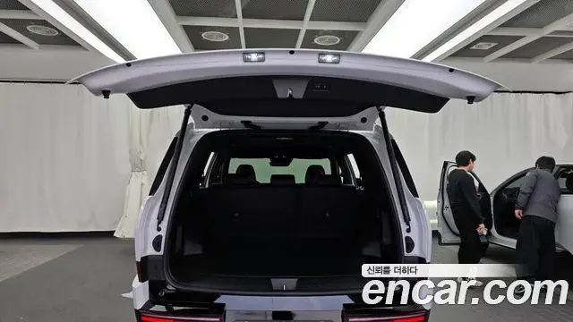 Hyundai Santa Fe 2023 — ფოტო 19/20