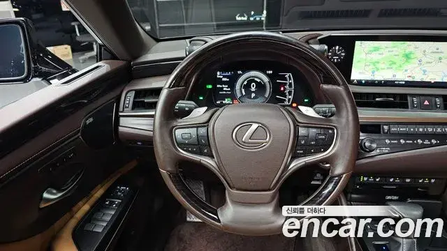 Lexus ES300h 2019 — Фото 13/20