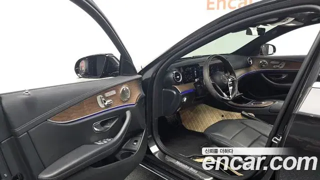 Mercedes-Benz E-Class 2021 — Photo 16/20