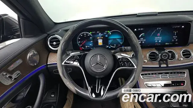 Mercedes-Benz E-Class 2021 — Photo 10/20
