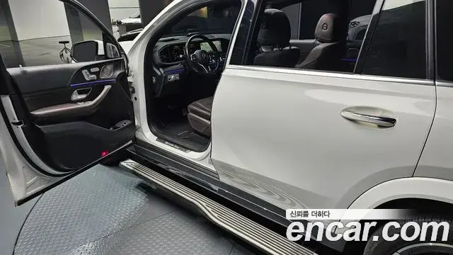 Mercedes-Benz GLS-Class 2022 — Photo 10/20