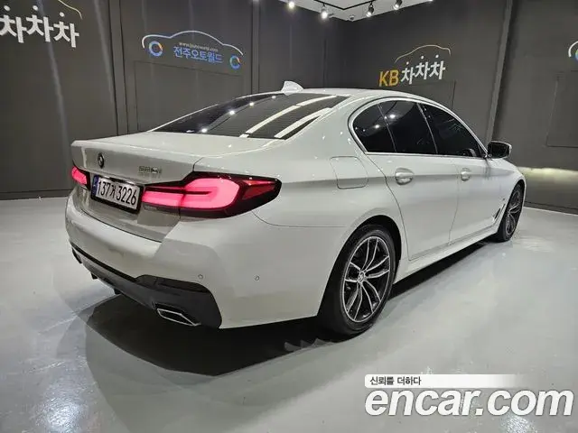 BMW 5 Series 2022 — Photo 7/20