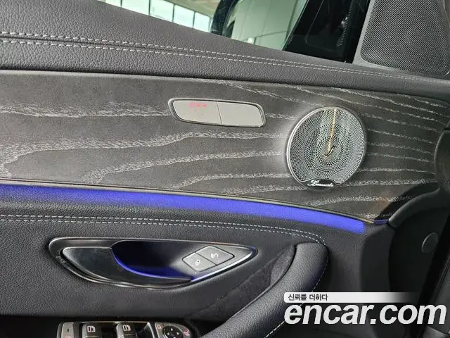Mercedes-Benz E-Class 2020 — Photo 4/20