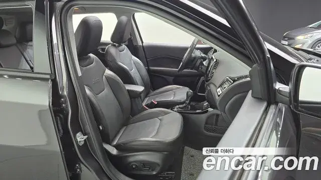 Jeep Compass 2021 — Photo 18/20
