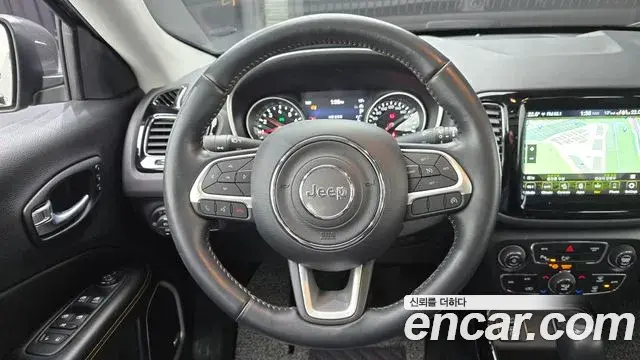 Jeep Compass 2021 — Photo 8/20