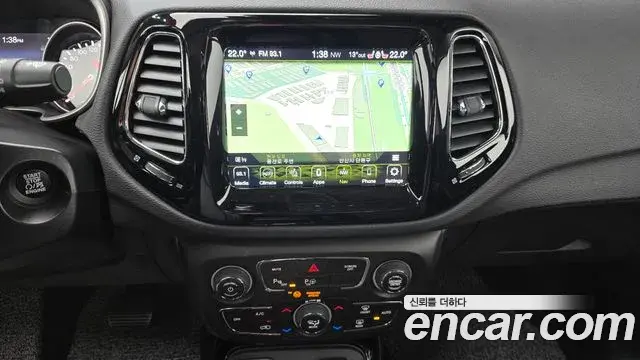 Jeep Compass 2021 — Photo 19/20
