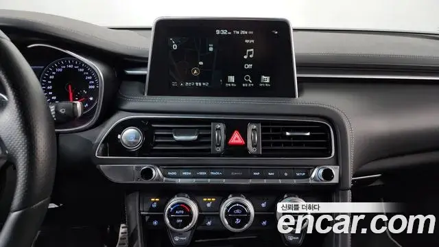 Genesis G70 2019 — ფოტო 16/20