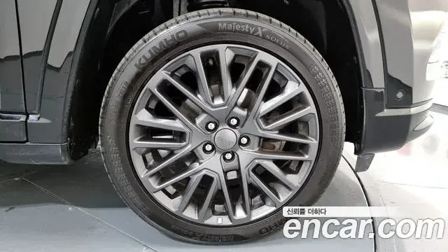Jeep Compass 2022 — ფოტო 15/20