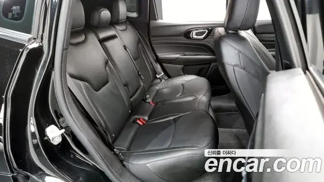 Jeep Compass 2022 — ფოტო 18/20