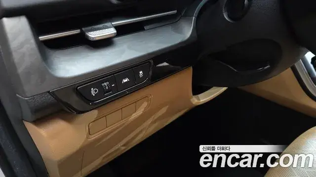 Kia Carnival 2023 — Фото 16/20