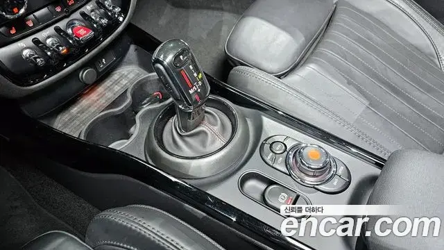 Mini Cooper S Clubman 2020 — ფოტო 8/20