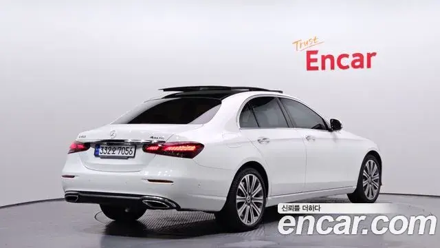 Mercedes-Benz E-Class 2021 — Photo 14/20