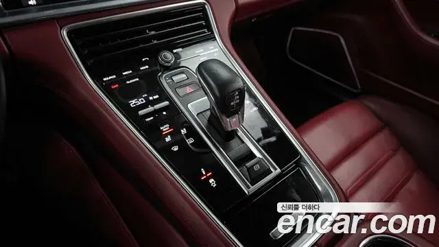 Porsche Panamera 2018 — Фото 9/20