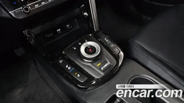 Kia Seltos 2023 — Şəkil 17/20