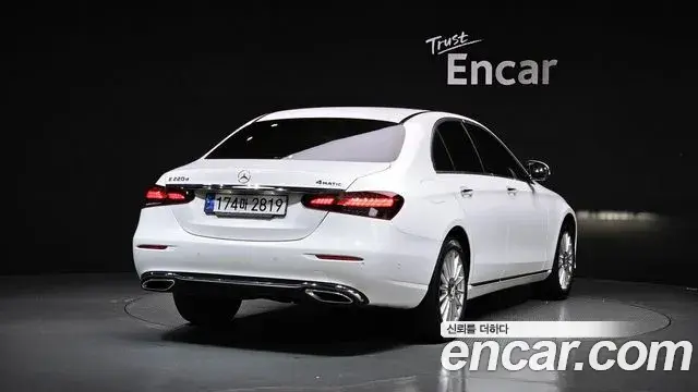 Mercedes-Benz E-Class 2022 — Фото 1/20