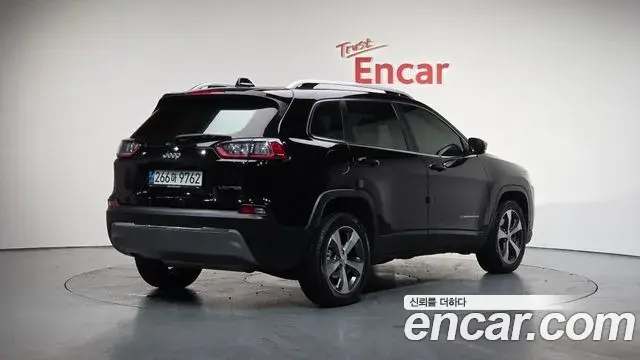 Jeep Cherokee 2021 — Photo 14/20
