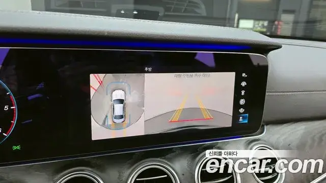 Mercedes-Benz E-Class 2020 — Photo 3/20