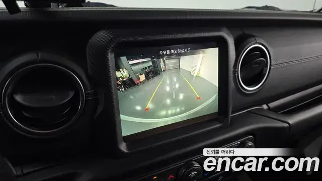 Jeep Wrangler 2019 — Şəkil 18/20