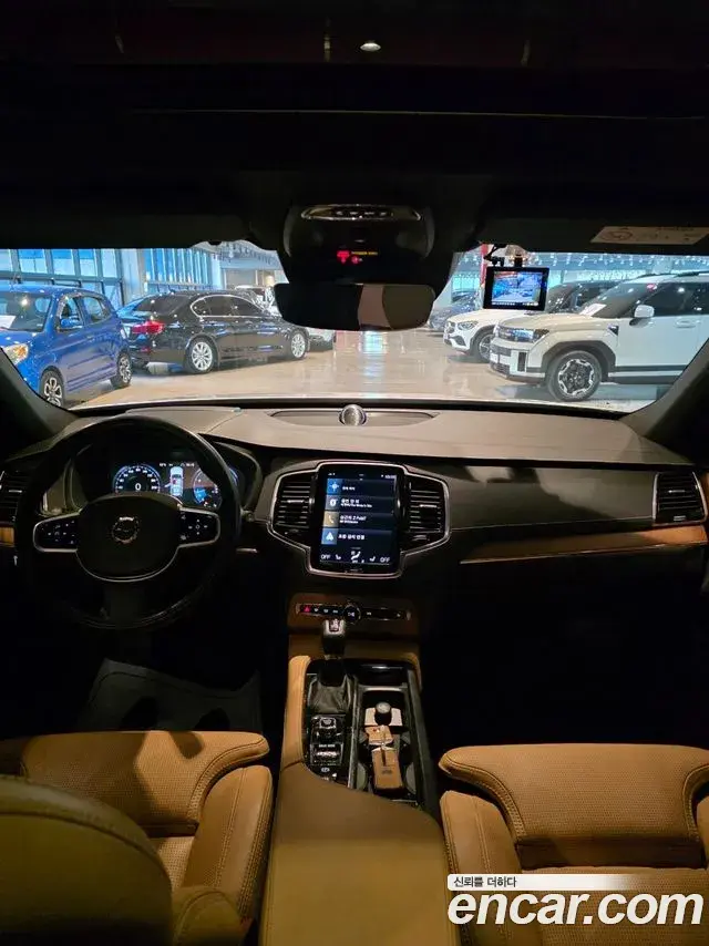 Volvo XC90 2020 — ფოტო 13/20