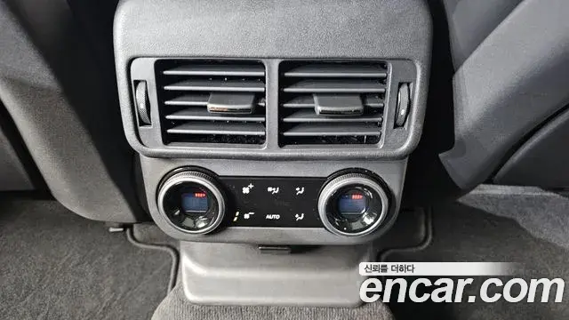 Land Rover Range Rover Velar 2024 — Photo 5/20