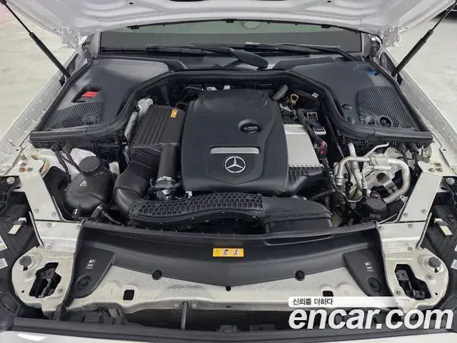 Mercedes-Benz E-Class 2020 — Photo 8/17