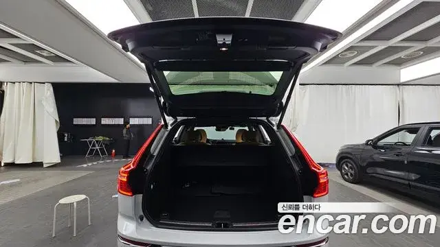 Volvo XC60 2021 — Фото 20/20