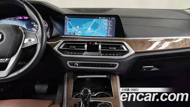 BMW X5 2021 — Photo 8/20