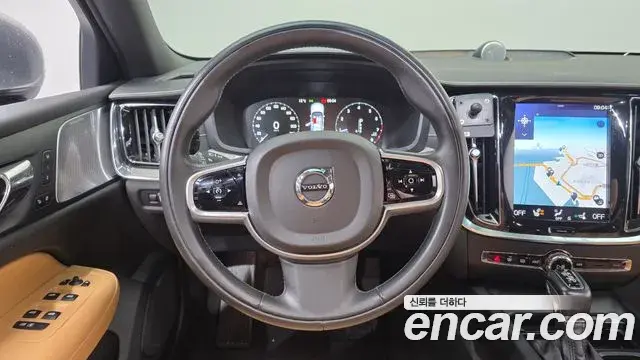 Volvo S60 2019 — ფოტო 14/20