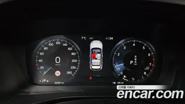 Volvo XC40 2019 — Şəkil 18/20