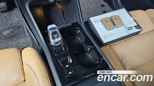 Volvo XC40 2019 — Şəkil 11/20