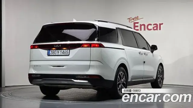 Kia Carnival 2022 — ფოტო 19/20